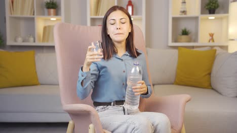 The-sick-young-woman-drinks-a-lot-of-water.